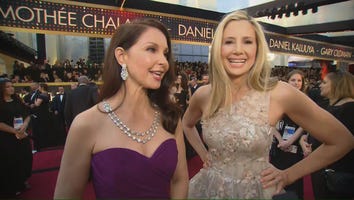 Mira Sorvino and Ashley Judd Walk 2018 Oscars Carpet Together (Exclusive)