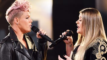 Kelly Clarkson and Pink Perform 'Everybody Hurts' Duet at 2017 American Music Awards