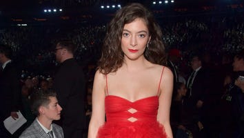 Lorde Thanks Fans for 'Believing in Female Musicians' With Handwritten Newspaper Ad