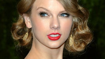 Taylor Swift May Sue Over Alleged Nude Photo