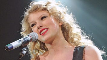 Taylor Swift Raps Eminem's 'Lose Yourself' at Concert