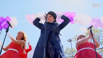 Watch A Less Than 'Pitch' Perfect Performance