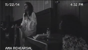 Selena Gomez Shares a Behind-the-Scenes Moment Before the 2014 AMAs