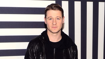 Ben McKenzie is 'Great in Bed,' Uses Fluffy Pink Handcuffs