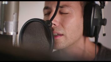 Howie Steps Up To The Mic in Backstreet Boys Documentary Deleted Scene