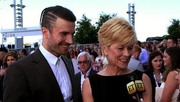 You Need to Watch How Adorable Sam Hunt's Mom Is Bragging About Him on the ACM Red Carpet