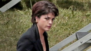 Selma Blair Is a Dead Ringer for Kris Jenner on 'American Crime Story' Set