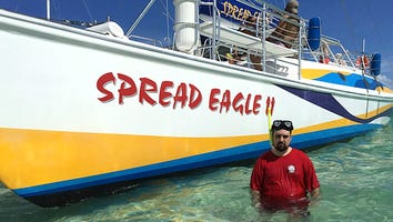 The Guy Who Took Miserable Vacation Photos Without His Wife Got to Retake Them With His Whole Family