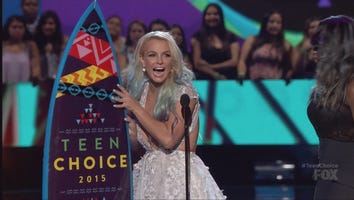 Britney Spears Wears Daring Dress, Tells Fans to 'Be Fearless' at Teen Choice Awards