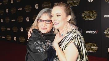 Carrie Fisher and Daughter Billie Lourd Bicker Adorably on 'Star Wars' Red Carpet