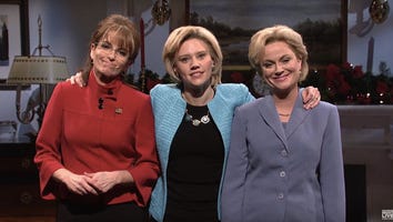 Tina Fey and Amy Poehler Reunite as Sarah Palin and Hillary Clinton on 'Saturday Night Live'