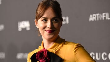 Watch Dakota Johnson's Near Wardrobe Malfunction at the People's Choice Awards