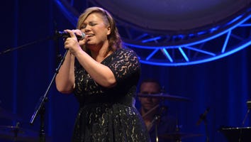 How Kelly Clarkson's Troubled Relationship With Her Dad Inspired 'Piece By Piece'