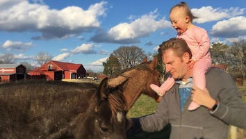 Rory Feek Returns Home to Tennessee, Prepares to Bury Joey