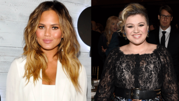 Kelly Clarkson Is 'Jealous Like Jonas' Over Chrissy Teigen's Post-Baby Bod