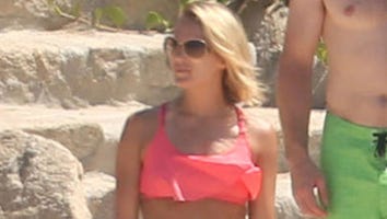 Carrie Underwood 'Keeps It Real' in Makeup-Free Workout Selfie -- See the Pic!