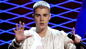 Justin Bieber Plays Pokemon Go on the Streets of NYC, Goes Completely Unrecognized