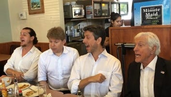 Dick Van Dyke Sings at a Denny's and Makes Everyone's Day -- Watch!