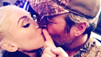 Gwen Stefani and Blake Shelton Share Sweet Thanksgiving Smooch!