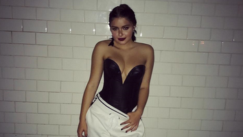 Ariel Winter Shows Off Her Fit Figure at 'Fight Weight'