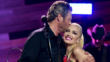 Gwen Stefani and Blake Shelton Share a Sweet Kiss on Valentine's Day
