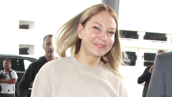 Sia Uncovers Her Face In Public By Going Makeup-Free and Without Her Wig