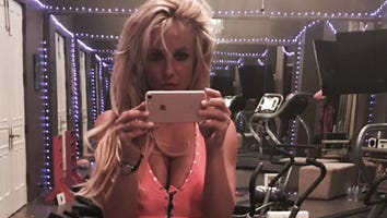 Britney Spears Does the Splits, Shows Off Insane Abs in Gym Selfies