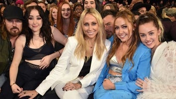 Josh Duhamel Hilariously Photobombs Cyrus Family Photos at the Billboard Music Awards