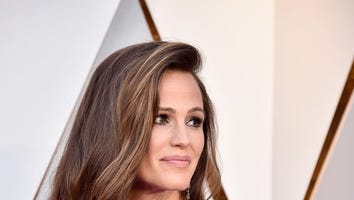 Jennifer Garner Shuts Down Oscars Red Carpet in Gorgeous Blue Gown -- See the Stunning Look!
