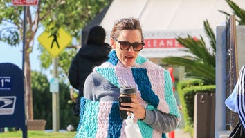 Jennifer Garner Stays Warm With Intense Over-Sized Scarf -- See the Pic!