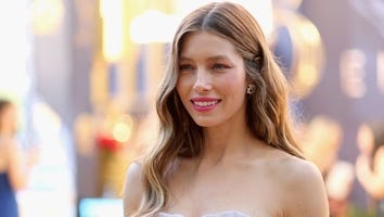 The Emmys Proved That Effortless Beach Waves Are Here to Stay