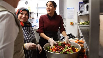 Meghan Markle Cooks at the Hubb Community Kitchen Ahead of Thanksgiving: Pics!