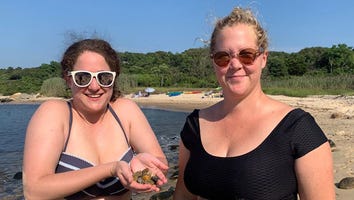 Amy Schumer Jokes About Her Post-Baby Weight Loss in Comparison to Jessica Simpson