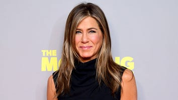 Jennifer Aniston Pays Tribute to 'Iconic' Cast of 'Friends' While Accepting People’s Icon Award