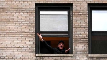 New Yorkers Spread Joy With City-Wide Singalong of 'New York, New York'