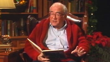 Ed Asner Reads ‘The Night Before Christmas’ for Kids in 1987 (Flashback)