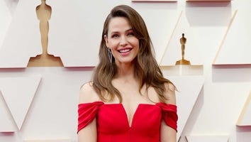 Jennifer Garner Makes Elegant Arrival at 2022 Oscars