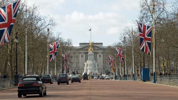 Man Arrested, Controlled Explosion Performed Outside Buckingham Palace Ahead of Coronation