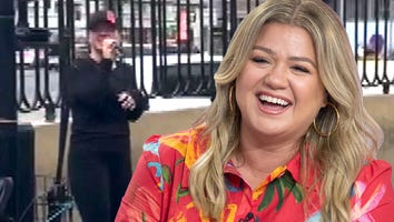 Kelly Clarkson Surprises Fans With an Impromptu Performance on Las Vegas Strip
