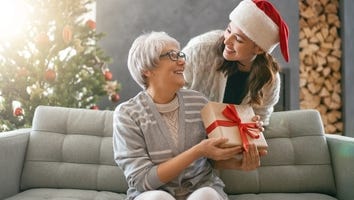 22 Thoughtful Holiday Gift Ideas for Moms That She'll Absolutely Love (And They'll Arrive by Christmas)