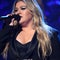 Kelly Clarkson changes lyrics to reference her divorce 