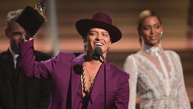 2016 Grammy Winners -- See the Stars With Their Awards!