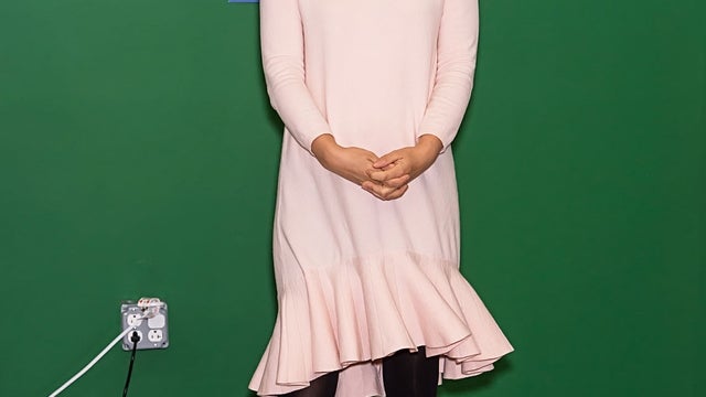 natalie portman pink dress Natalie Portman Campaigns for Hillary Clinton in Dior