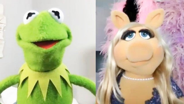 Miss Piggy and Kermit Reveal Their Favorite Holiday Songs Ahead of the 'Disney Holiday Singalong'