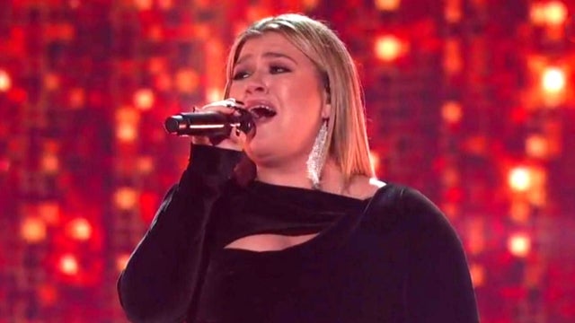 Watch Kelly Clarkson Perform ‘I Will Always Love You’ at ACM Awards