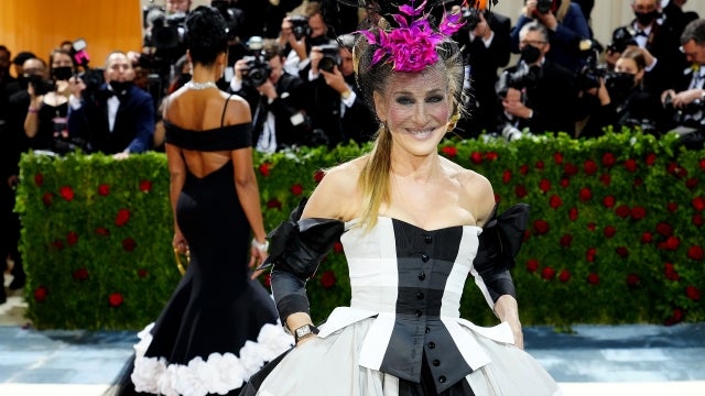 Met Gala 2022: Sarah Jessica Parker Makes Crowd Go Wild With Gilded Glamour Look