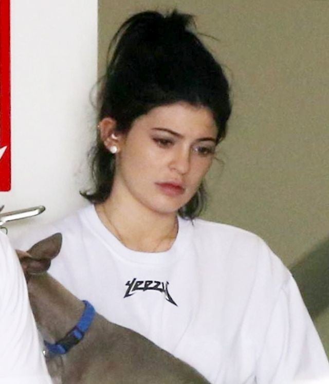 Kylie Jenner Goes Makeup-Free, Looks Like a Totally Normal 18-Year-Old ...