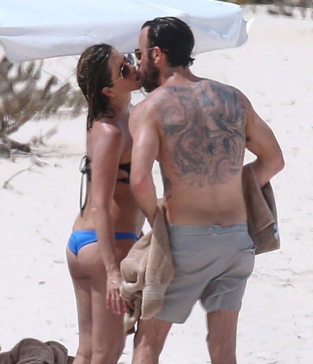 Jennifer Aniston and Justin Theroux Pack on the PDA During ...
