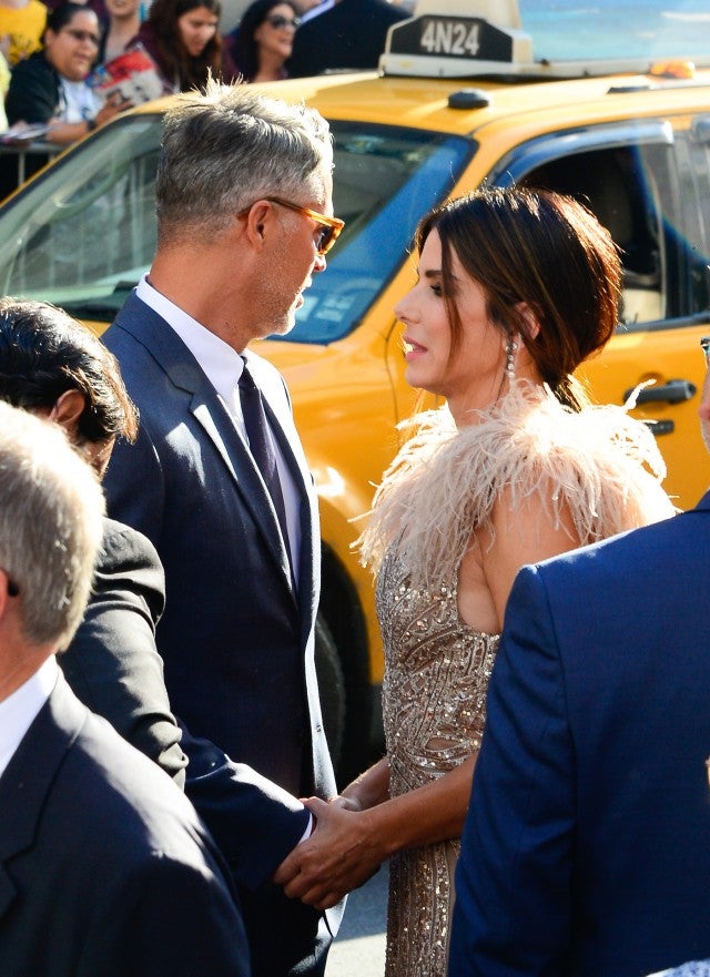 Sandra Bullock and Boyfriend Bryan Randall Show Sweet PDA at 'Ocean's 8' Premiere: Pics ...