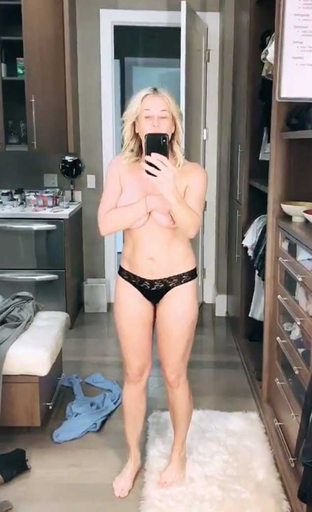 Chelsea Handler Tits - Chelsea Handler Poses Topless While She Encourages Her ...